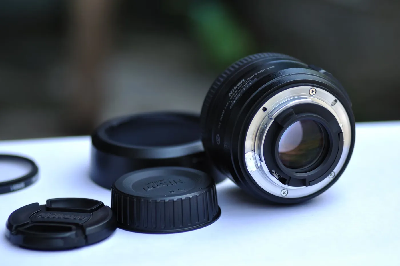 Masa üzerinde fotoğraf ekipmanı